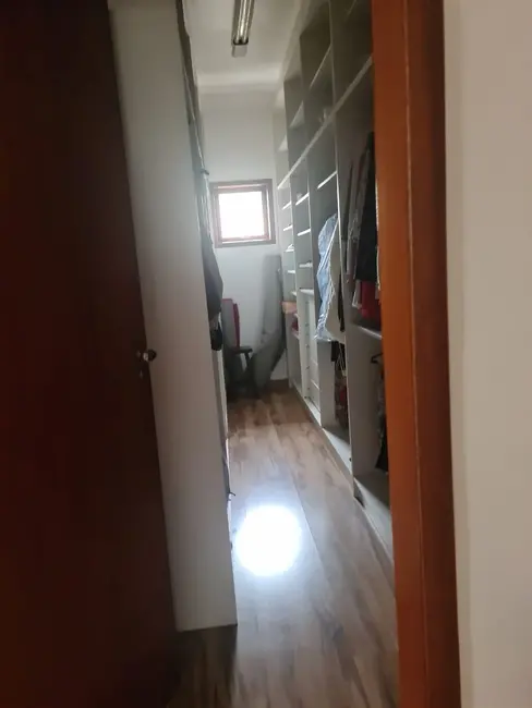 Foto 9 de Sobrado com 4 quartos à venda, 300m2 em Pindamonhangaba - SP