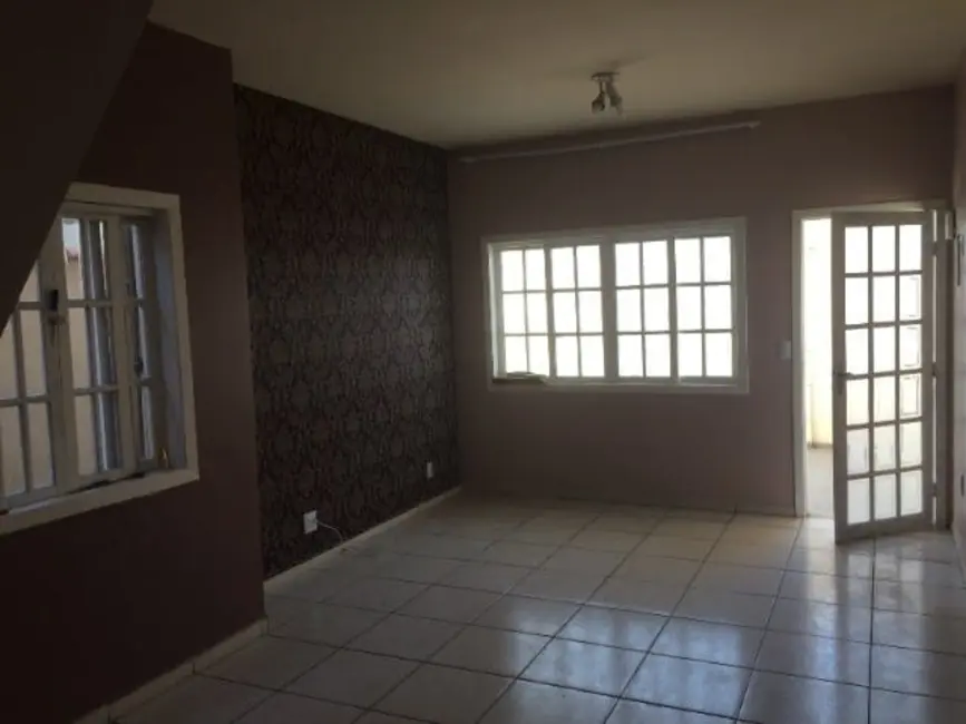 Foto 1 de Sobrado com 3 quartos à venda em Residencial Novo Horizonte, Taubate - SP