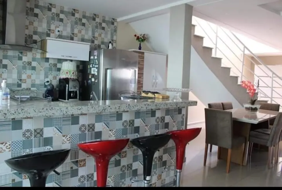 Sobrado com 3 quartos à venda, 288m2 em Aparecida - SP - imagem 7 Foto 7 de Sobrado com 3 quartos à venda, 288m2 em Aparecida - SP