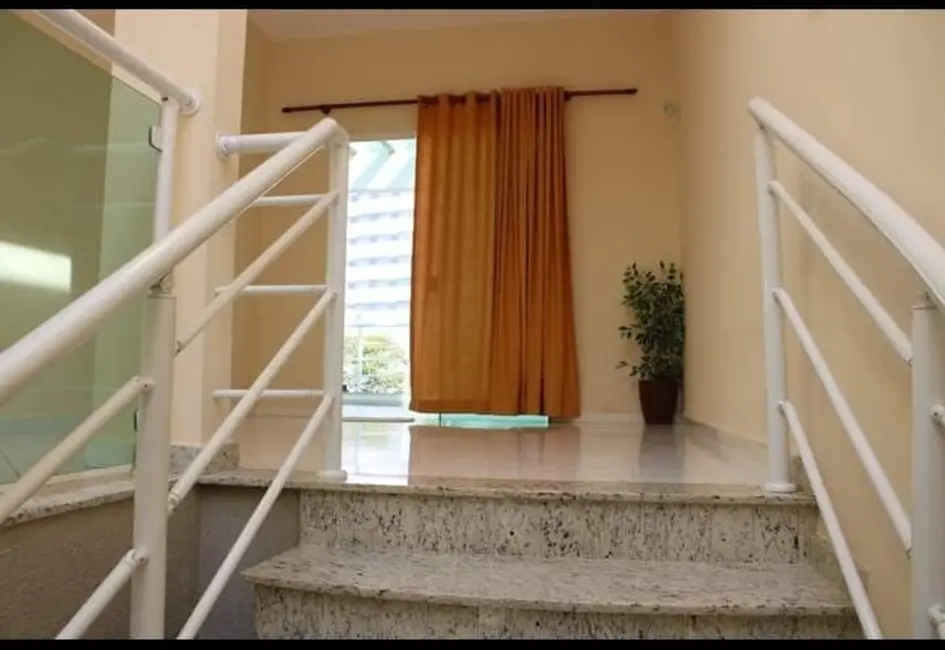 Sobrado com 3 quartos à venda, 288m2 em Aparecida - SP - imagem 9 Foto 9 de Sobrado com 3 quartos à venda, 288m2 em Aparecida - SP