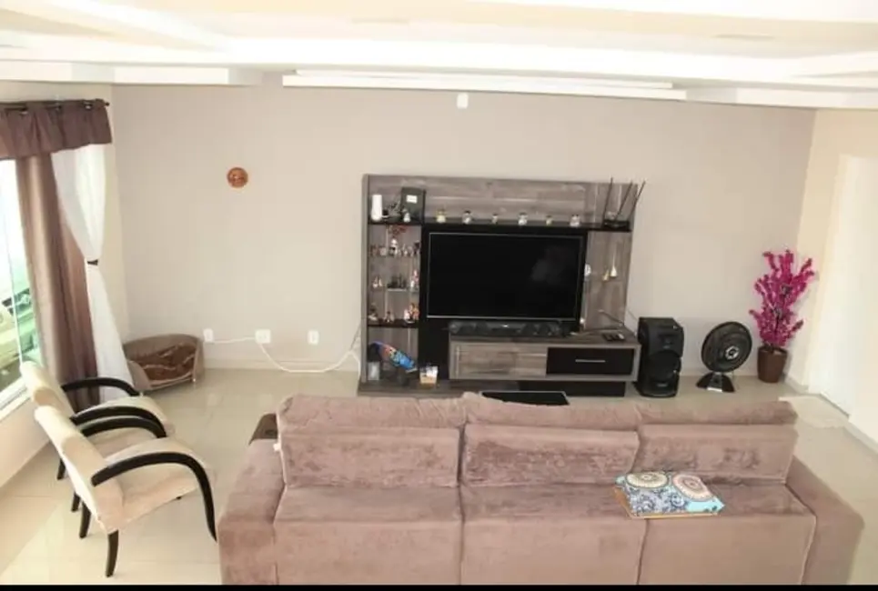 Sobrado com 3 quartos à venda, 288m2 em Aparecida - SP - imagem 3 Foto 3 de Sobrado com 3 quartos à venda, 288m2 em Aparecida - SP