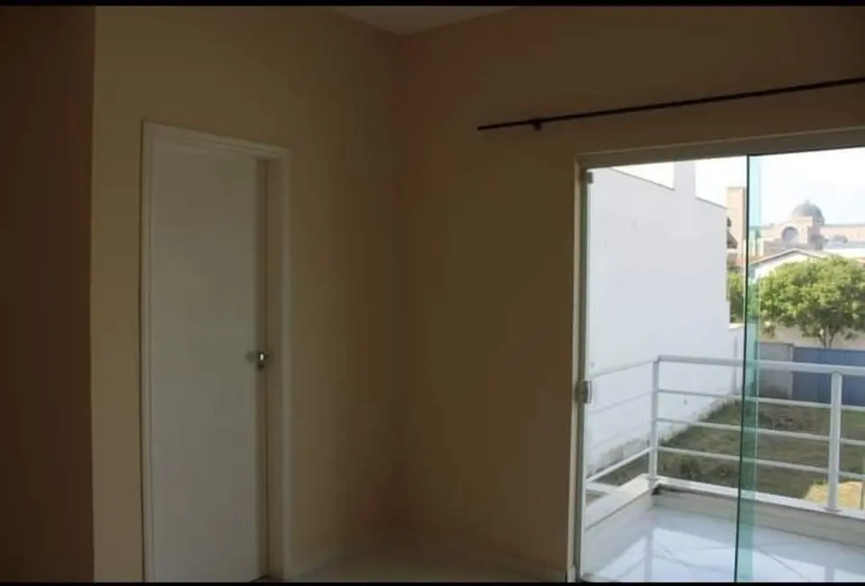 Sobrado com 3 quartos à venda, 288m2 em Aparecida - SP - imagem 1 Foto 1 de Sobrado com 3 quartos à venda, 288m2 em Aparecida - SP