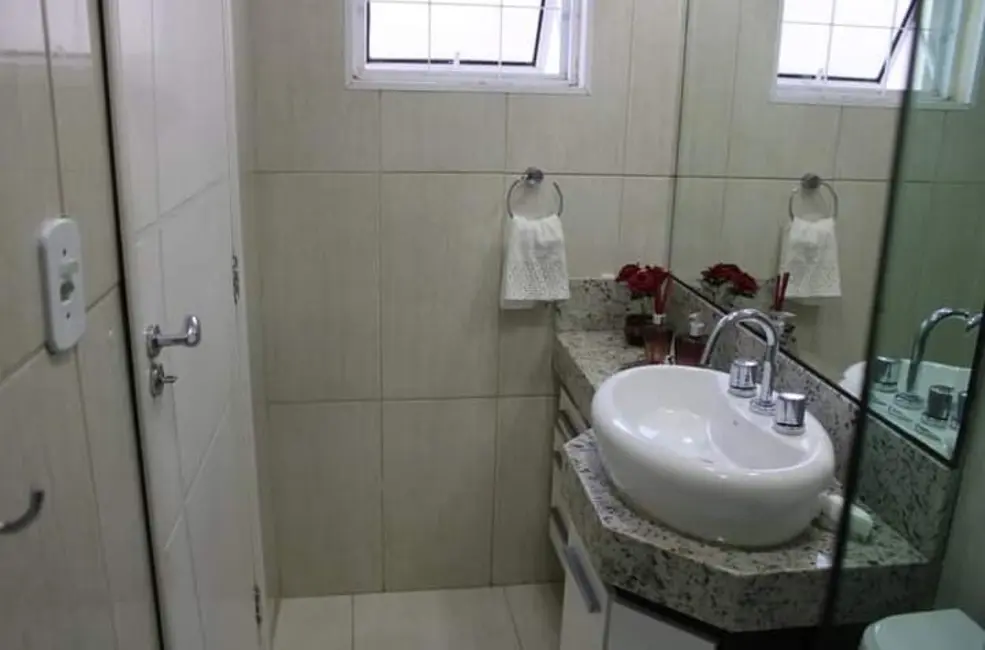 Sobrado com 3 quartos à venda, 288m2 em Aparecida - SP - imagem 6 Foto 6 de Sobrado com 3 quartos à venda, 288m2 em Aparecida - SP