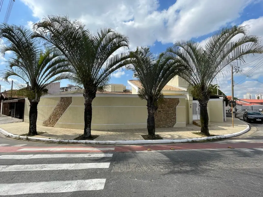 Foto 2 de Casa com 3 quartos à venda, 250m2 em Bel Recanto, Taubate - SP