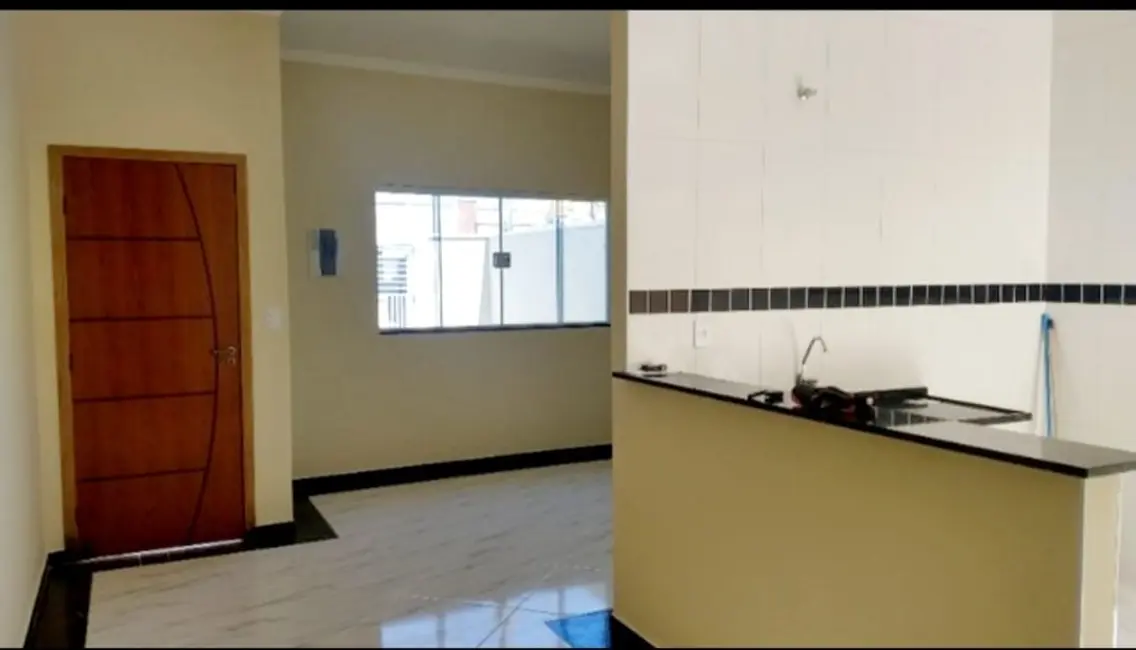 Foto 1 de Casa com 2 quartos à venda, 70m2 em Residencial Estoril, Taubate - SP