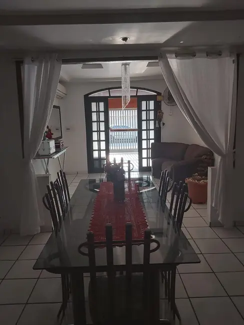 Foto 2 de Casa com 3 quartos à venda, 200m2 em Residencial Vale das Acácias, Pindamonhangaba - SP