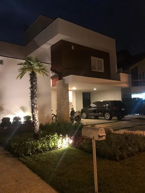 Foto 2 de Casa de Condomínio com 4 quartos à venda, 350m2 em Taubate - SP