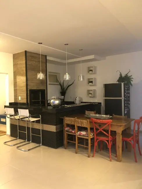 Foto 3 de Casa de Condomínio com 4 quartos à venda, 350m2 em Taubate - SP