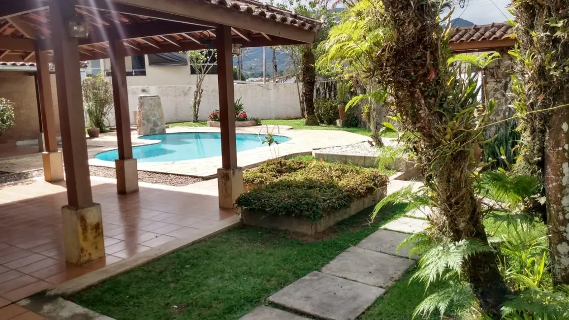 Foto 1 de Casa com 2 quartos à venda, 416m2 em Ubatuba - SP