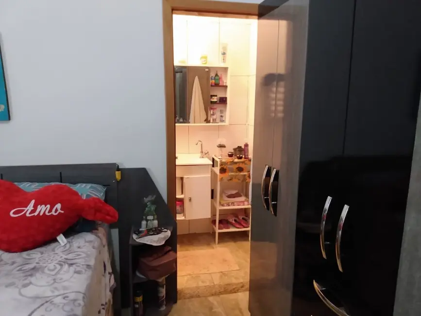 Foto 2 de Casa com 2 quartos à venda, 150m2 em Pindamonhangaba - SP