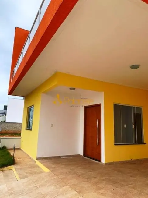 Foto 1 de Sobrado com 3 quartos à venda, 259m2 em Pindamonhangaba - SP