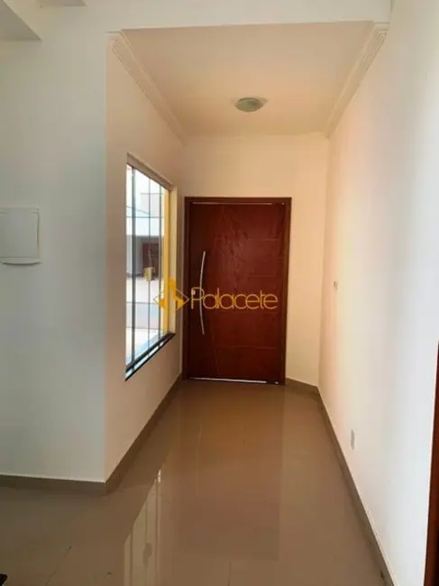 Foto 3 de Sobrado com 3 quartos à venda, 259m2 em Pindamonhangaba - SP