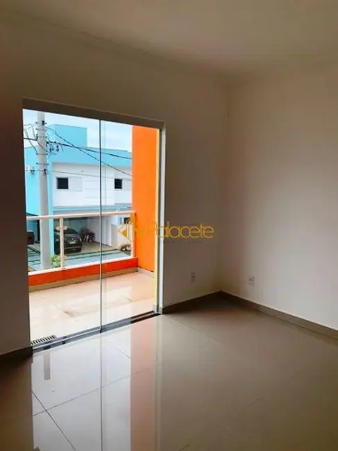 Foto 4 de Sobrado com 3 quartos à venda, 259m2 em Pindamonhangaba - SP