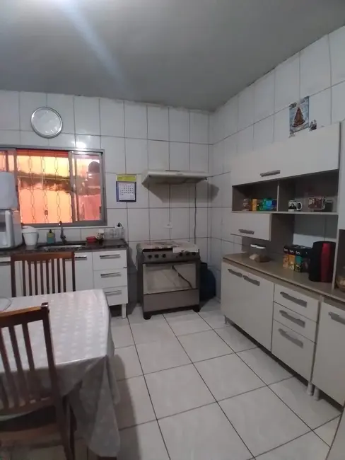 Sobrado com 3 quartos à venda, 139m2 em Aparecida - SP - imagem 9 Foto 9 de Sobrado com 3 quartos à venda, 139m2 em Aparecida - SP