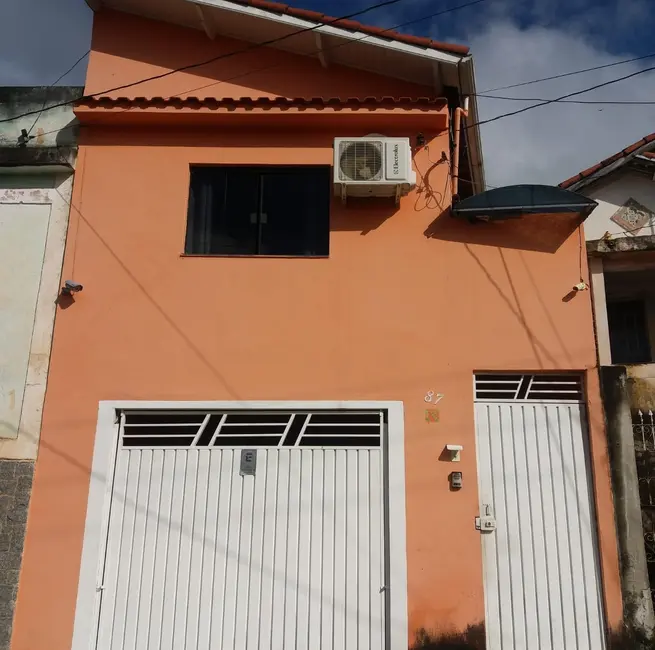 Sobrado com 3 quartos à venda, 139m2 em Aparecida - SP - imagem 1 Foto 1 de Sobrado com 3 quartos à venda, 139m2 em Aparecida - SP
