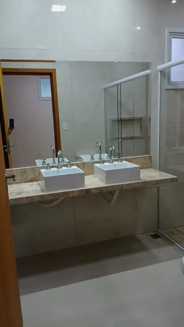 Foto 3 de Casa de Condomínio com 3 quartos à venda, 184m2 em Piracangaguá, Taubate - SP