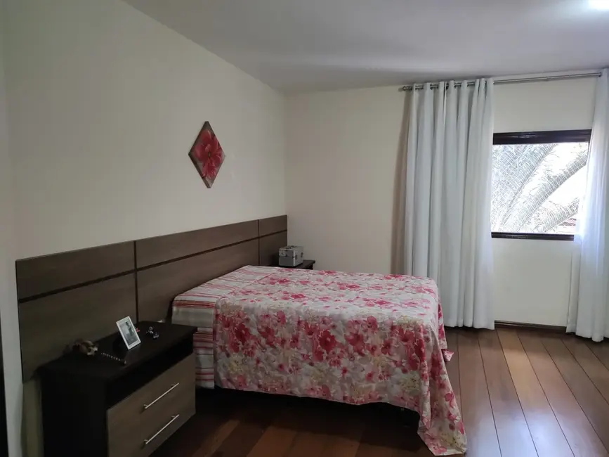 Foto 3 de Casa de Condomínio com 3 quartos à venda, 227m2 em Vila São Geraldo, Taubate - SP