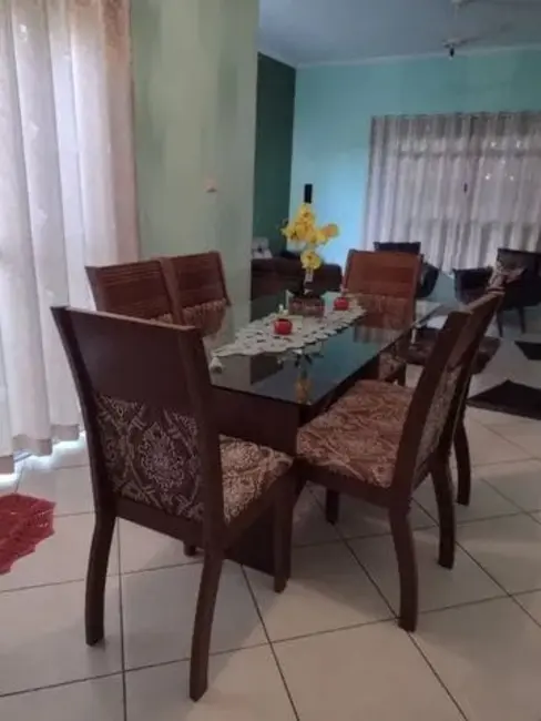 Foto 2 de Casa com 2 quartos à venda, 90m2 em Pindamonhangaba - SP