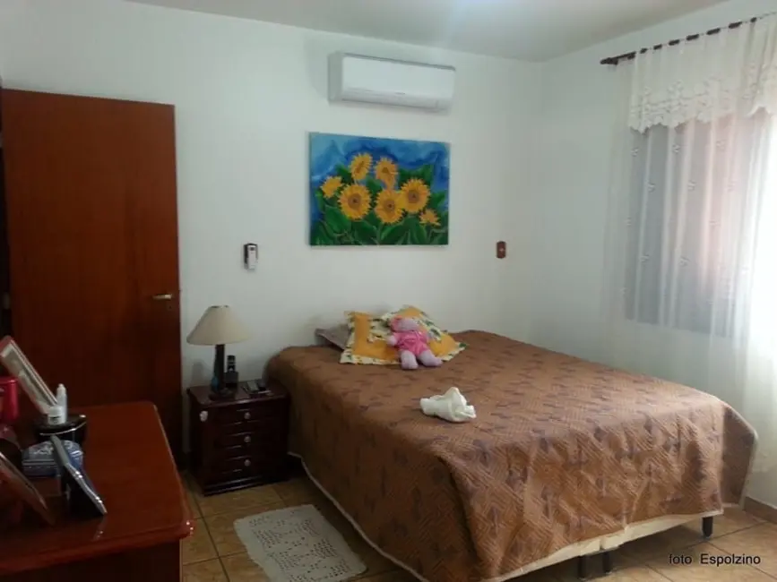 Foto 9 de Sobrado com 3 quartos à venda, 210m2 em Maria Áurea, Pindamonhangaba - SP