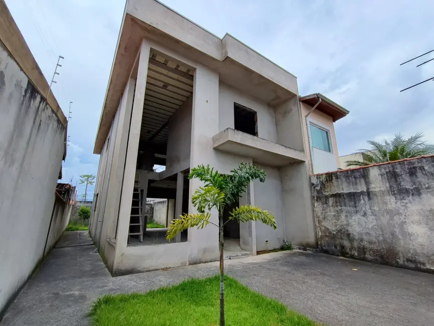 Foto 1 de Sobrado com 3 quartos à venda, 210m2 em Pindamonhangaba - SP