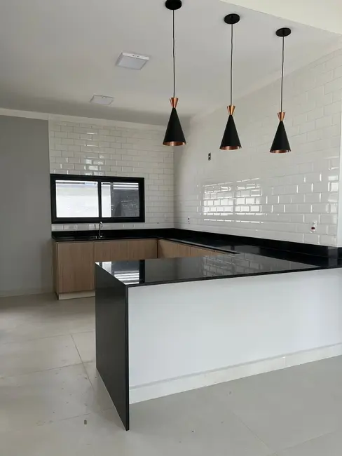 Foto 4 de Casa de Condomínio com 3 quartos à venda, 153m2 em Jardim Marlene Miranda, Taubate - SP