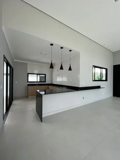 Foto 3 de Casa de Condomínio com 3 quartos à venda, 153m2 em Jardim Marlene Miranda, Taubate - SP