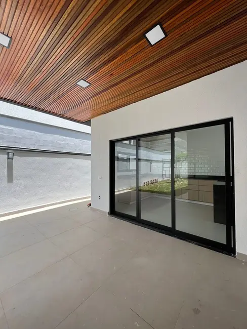 Foto 1 de Casa de Condomínio com 3 quartos à venda, 153m2 em Jardim Marlene Miranda, Taubate - SP