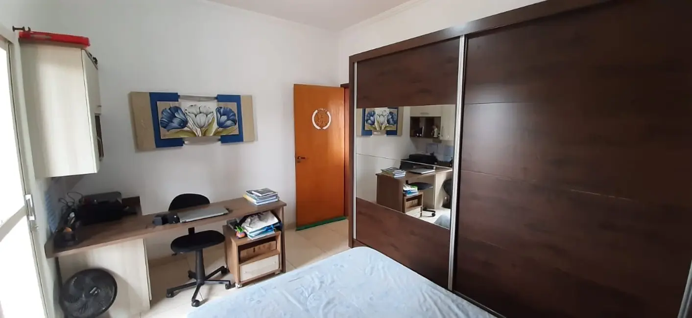 Foto 7 de Sobrado com 3 quartos à venda, 200m2 em Tremembe - SP
