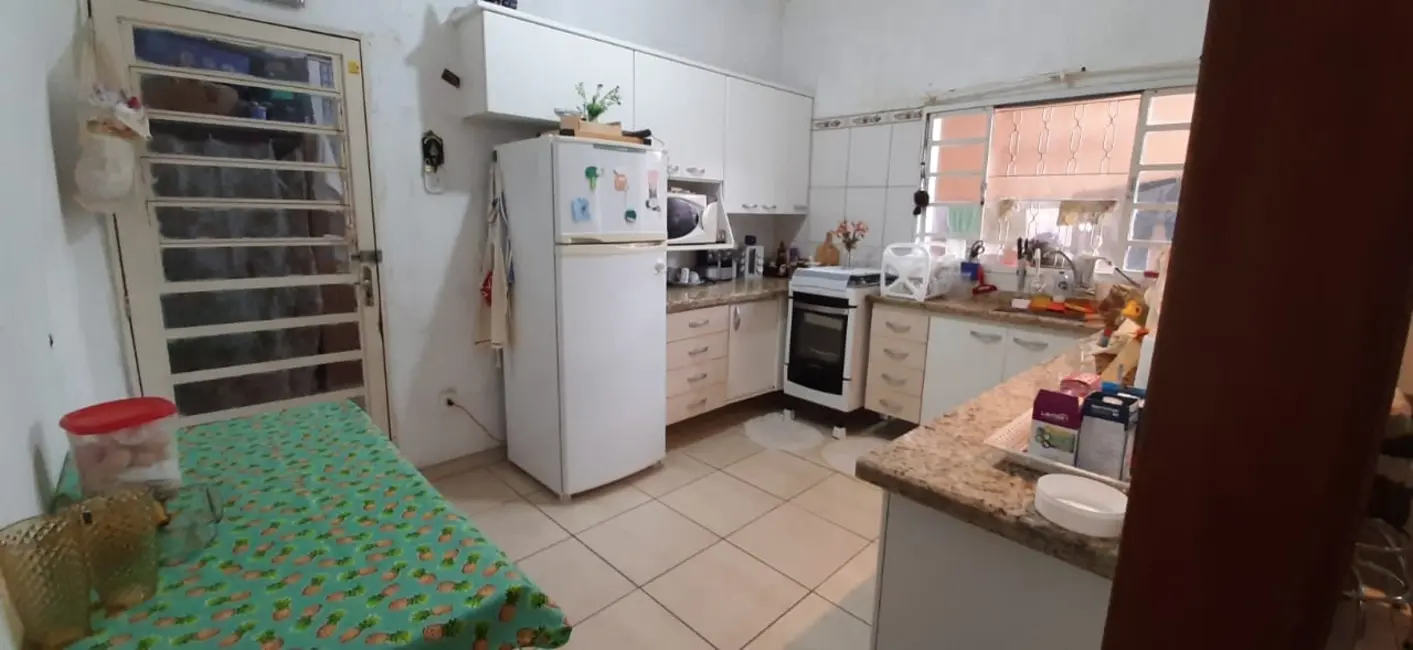 Foto 2 de Sobrado com 3 quartos à venda, 200m2 em Tremembe - SP