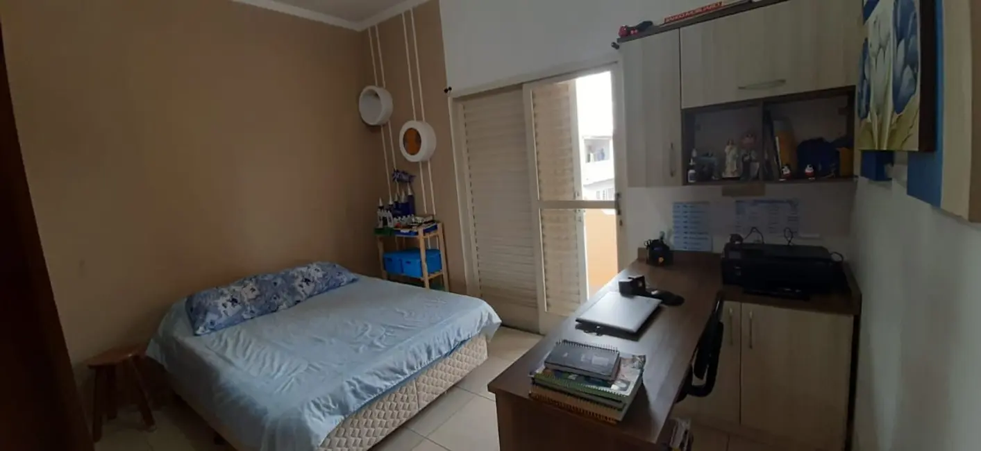 Foto 3 de Sobrado com 3 quartos à venda, 200m2 em Tremembe - SP