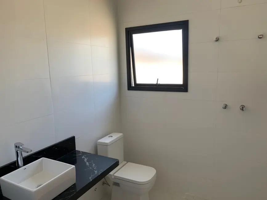 Foto 1 de Casa de Condomínio com 3 quartos à venda, 150m2 em Bairro do Grama, Cacapava - SP