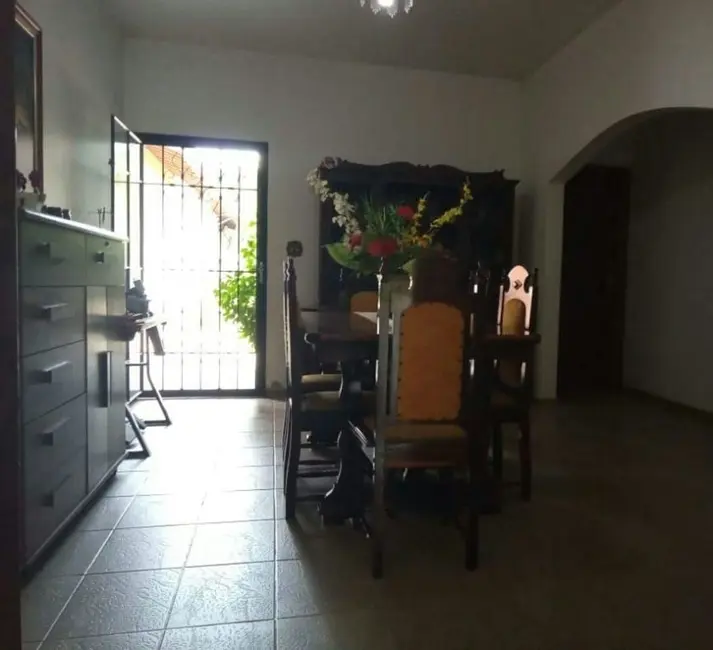 Foto 2 de Casa com 3 quartos à venda, 300m2 em Jardim Residencial Doutor Lessa, Pindamonhangaba - SP
