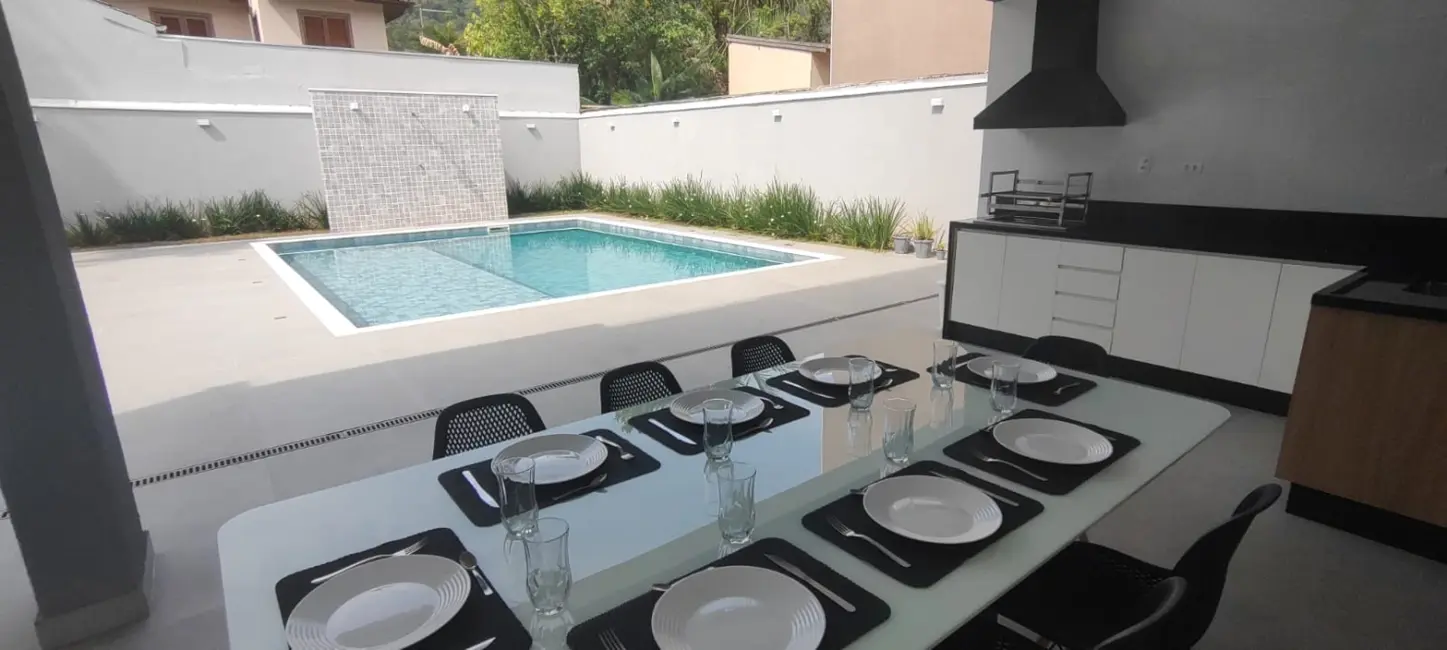 Foto 1 de Casa de Condomínio com 3 quartos à venda, 230m2 em Praia da Mococa, Caraguatatuba - SP
