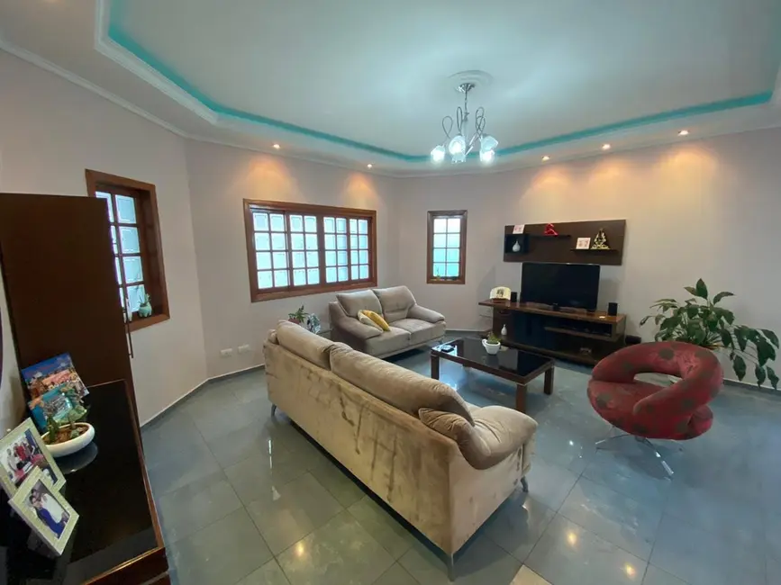 Foto 2 de Sobrado com 4 quartos à venda, 276m2 em Taubate - SP