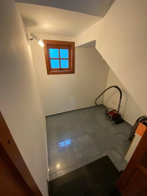 Foto 8 de Sobrado com 4 quartos à venda, 276m2 em Taubate - SP