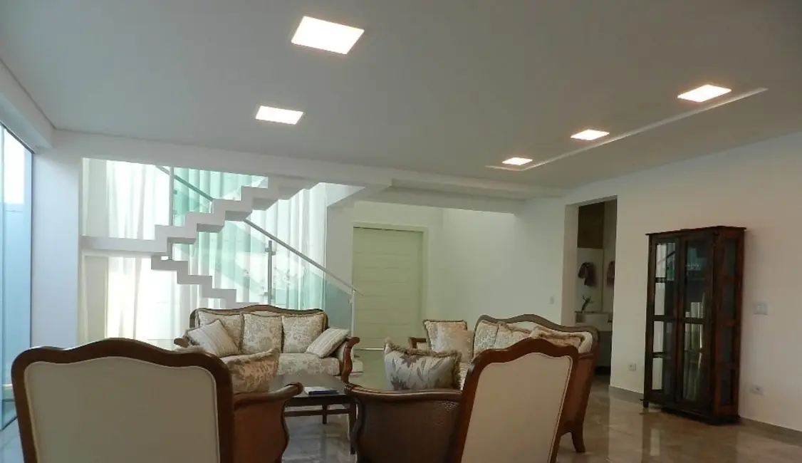 Foto 7 de Sobrado à venda em Mombaça, Pindamonhangaba - SP