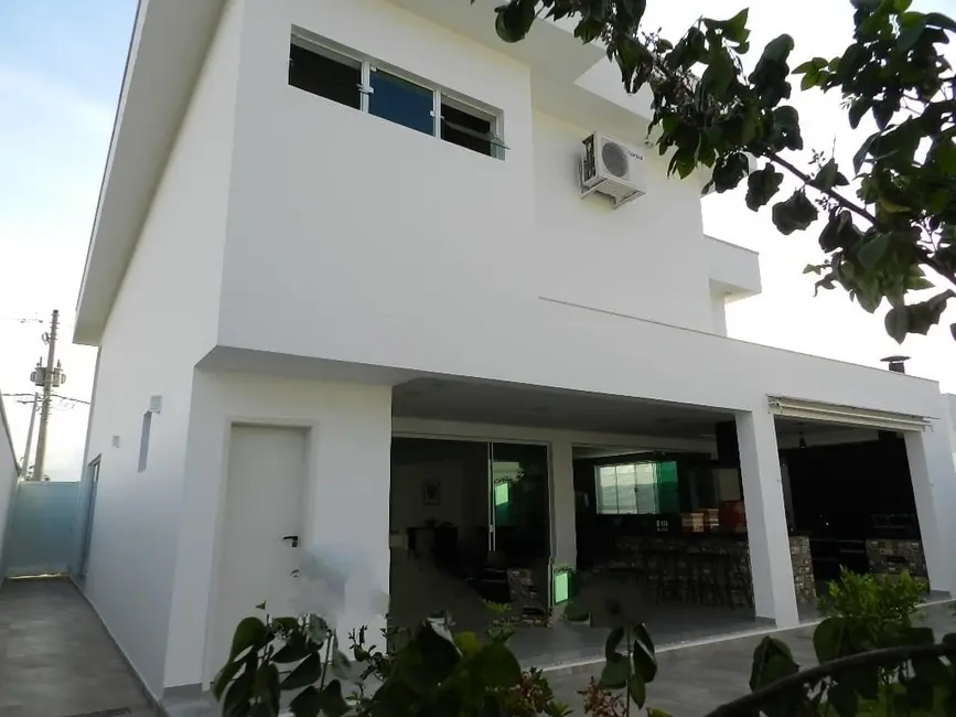 Foto 3 de Sobrado à venda em Mombaça, Pindamonhangaba - SP