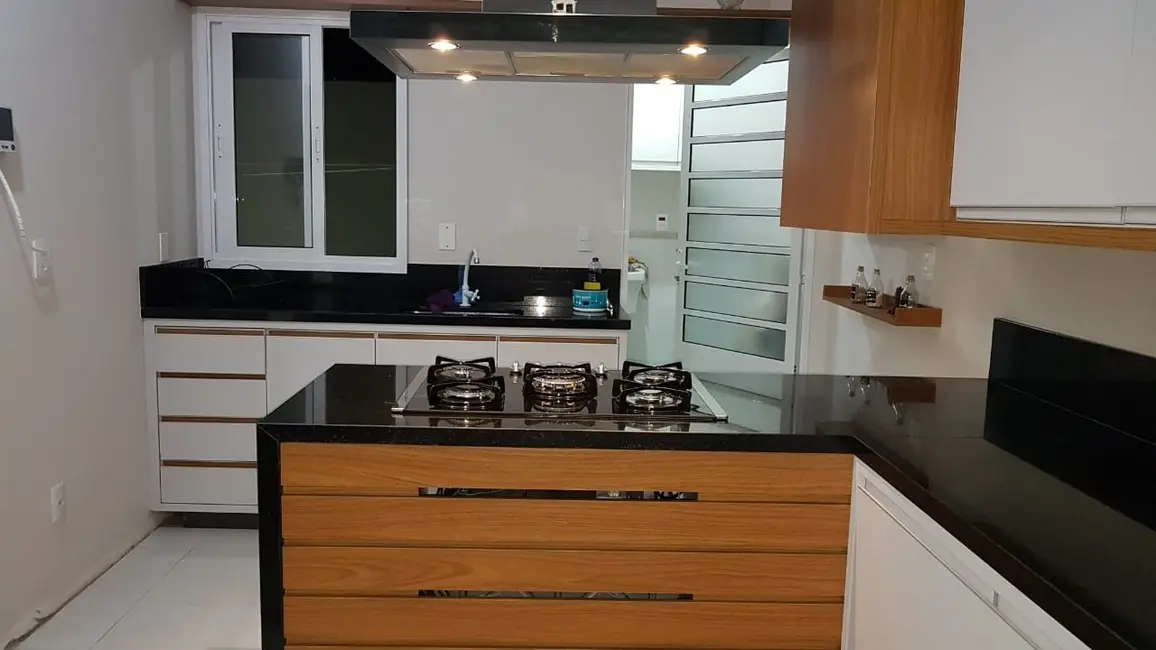 Foto 3 de Casa com 3 quartos à venda, 287m2 em Jardim Oásis, Taubate - SP