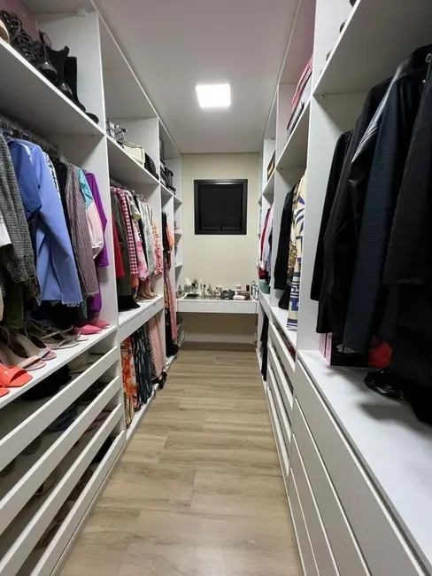 Foto 4 de Casa de Condomínio com 4 quartos à venda, 223m2 em Parque Residencial Maria Elmira, Cacapava - SP