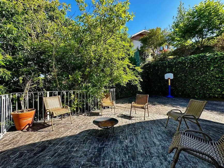 Foto 6 de Casa de Condomínio com 4 quartos à venda, 170m2 em Campos Do Jordao - SP