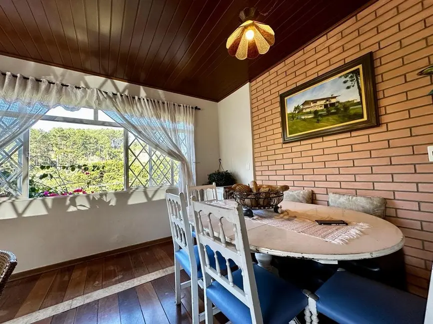 Foto 3 de Casa de Condomínio com 4 quartos à venda, 170m2 em Campos Do Jordao - SP