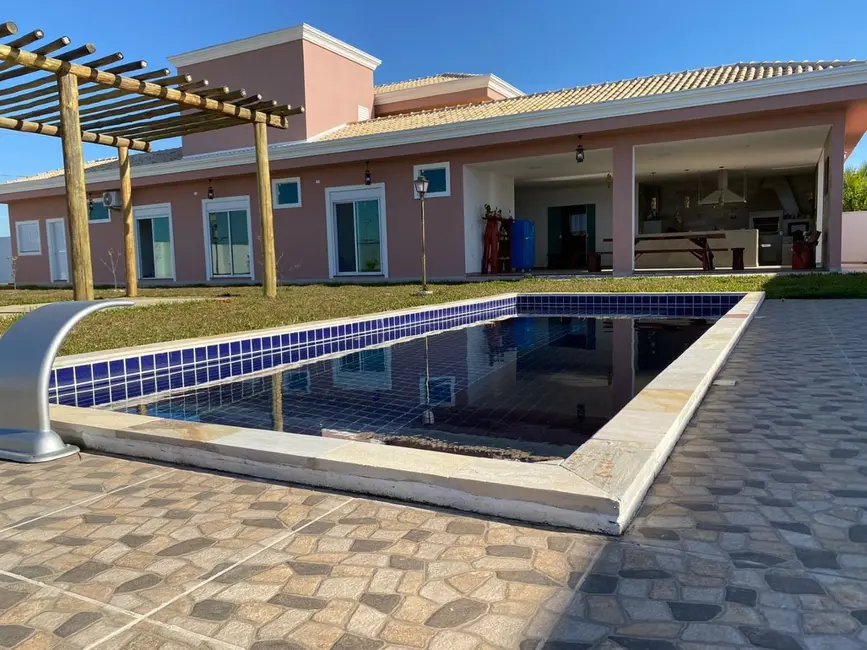 Foto 1 de Casa de Condomínio com 3 quartos à venda e para alugar, 300m2 em Pindamonhangaba - SP