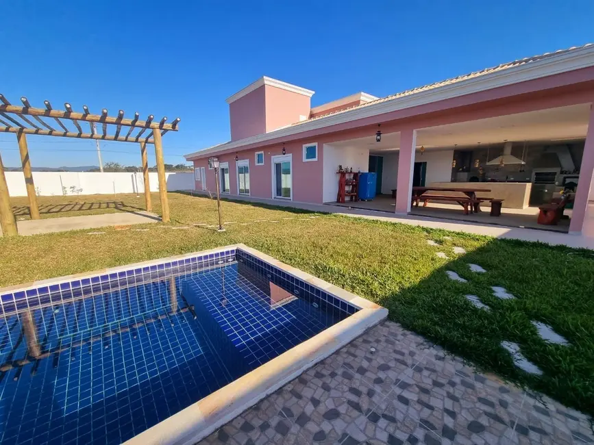 Foto 3 de Casa de Condomínio com 3 quartos à venda e para alugar, 300m2 em Pindamonhangaba - SP