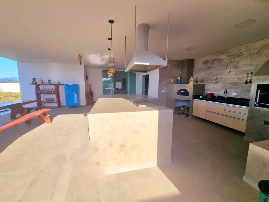 Foto 8 de Casa de Condomínio com 3 quartos à venda e para alugar, 300m2 em Pindamonhangaba - SP