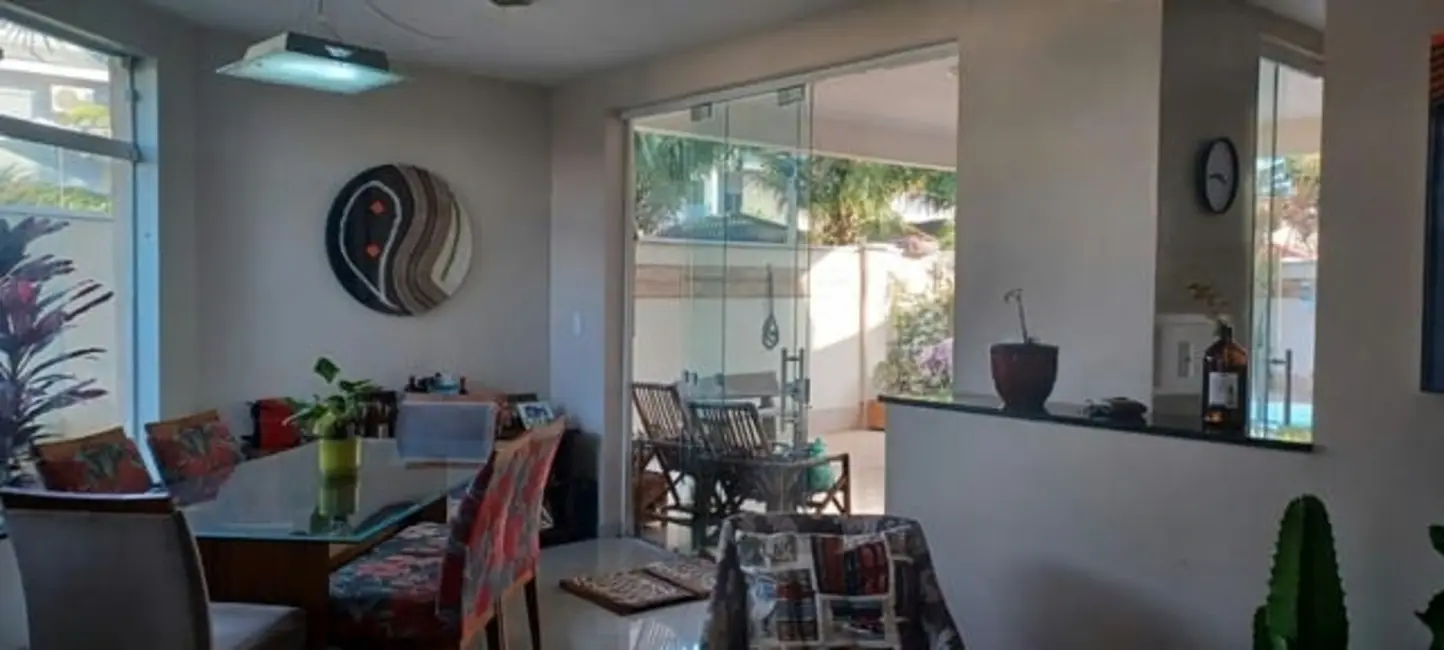 Foto 3 de Sobrado com 5 quartos à venda, 267m2 em Tremembe - SP