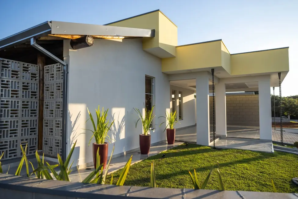 Casa de Condomínio com 2 quartos à venda, 228m2 em Mombaça, Pindamonhangaba - SP - imagem 2 Foto 2 de Casa de Condomínio com 2 quartos à venda, 228m2 em Mombaça, Pindamonhangaba - SP