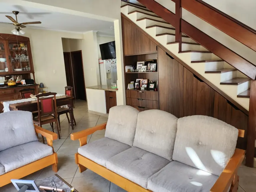 Foto 9 de Sobrado com 4 quartos à venda, 204m2 em Santana, Pindamonhangaba - SP