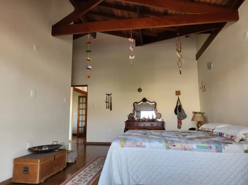 Foto 4 de Sobrado com 4 quartos à venda, 204m2 em Santana, Pindamonhangaba - SP
