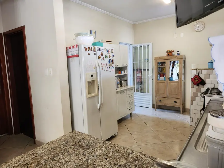 Foto 8 de Sobrado com 4 quartos à venda, 204m2 em Santana, Pindamonhangaba - SP