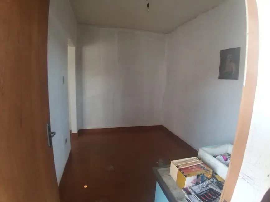 Casa com 3 quartos à venda, 197m2 em Parque São Domingos, Pindamonhangaba - SP - imagem 3 Foto 3 de Casa com 3 quartos à venda, 197m2 em Parque São Domingos, Pindamonhangaba - SP